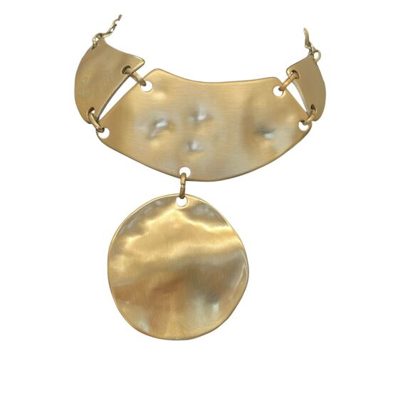 CHICO'S STUNNING HAMMERED GOLD NECKLACE NWTS - Picture 2 of 15